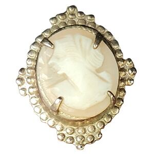 VTG Shell Cameo Screw Back Earrings Silver Tone Beaded Scalloped Frame 5g